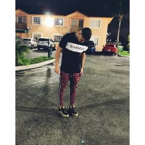 Meet your Posher, Jean